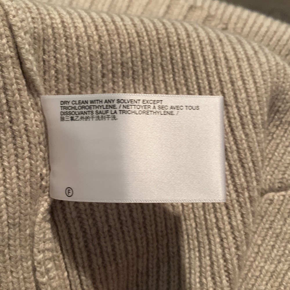 Helmut Lang Apex sweater
Apex Chunky Turtleneck in Oat Melange - Picture 5 of 8